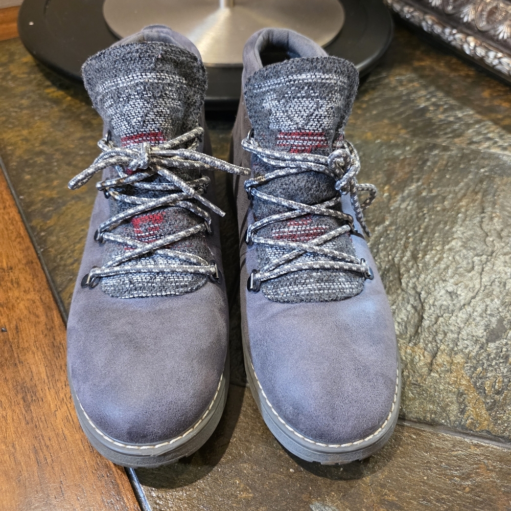 BOBS from Skechers • Alpine S'Mores Lace-Up Ankle Boots.  Gray.  Sz 9.5 - EUC!
